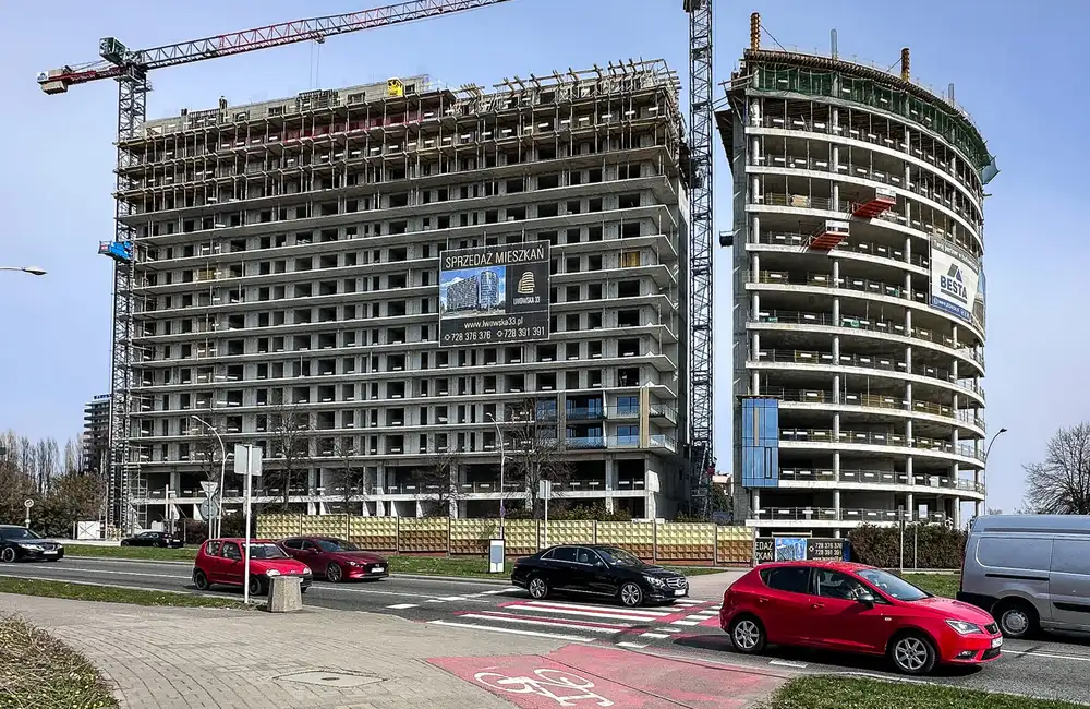 Budowa kompleksu Lwowska 33 przy rondzie Pobitno w Rzeszowie, fot. ViC / RESinet.pl