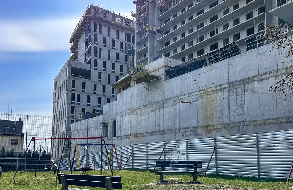 Budowa kompleksu Lwowska 33 przy rondzie Pobitno w Rzeszowie, fot. ViC / RESinet.pl