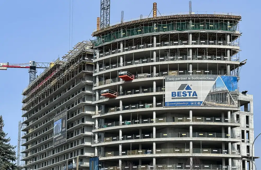 Budowa kompleksu Lwowska 33 przy rondzie Pobitno w Rzeszowie, fot. ViC / RESinet.pl