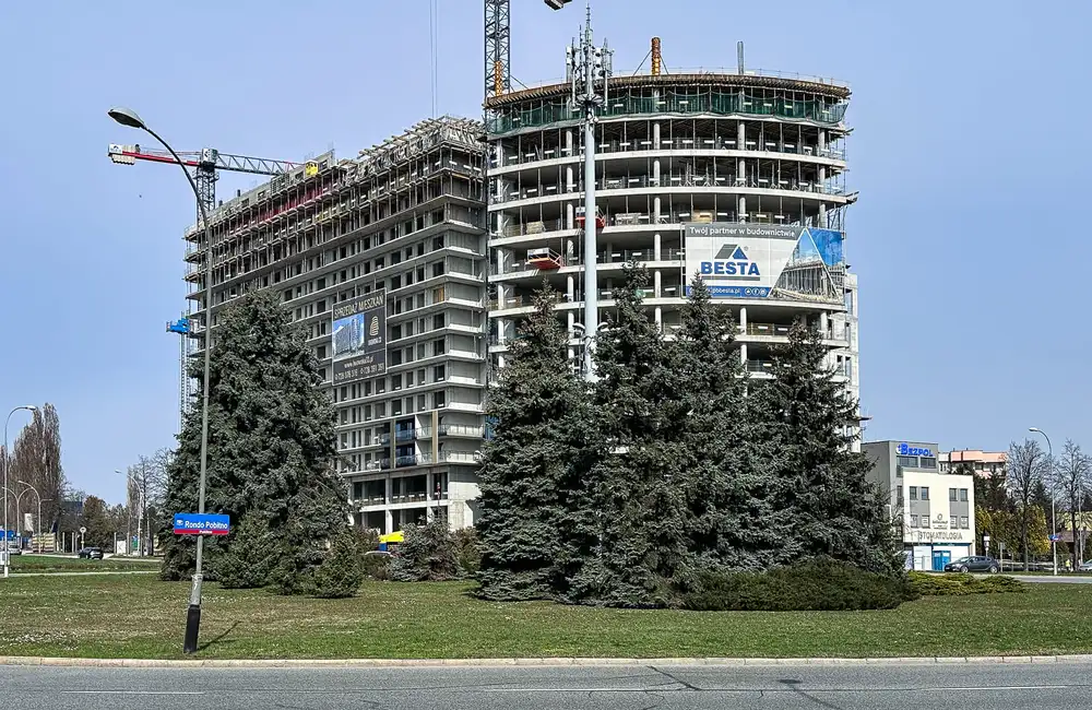 Budowa kompleksu Lwowska 33 przy rondzie Pobitno w Rzeszowie, fot. ViC / RESinet.pl