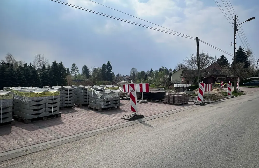 Budowa kładki na osiedlu Drabinianka / fot. RESinet.pl