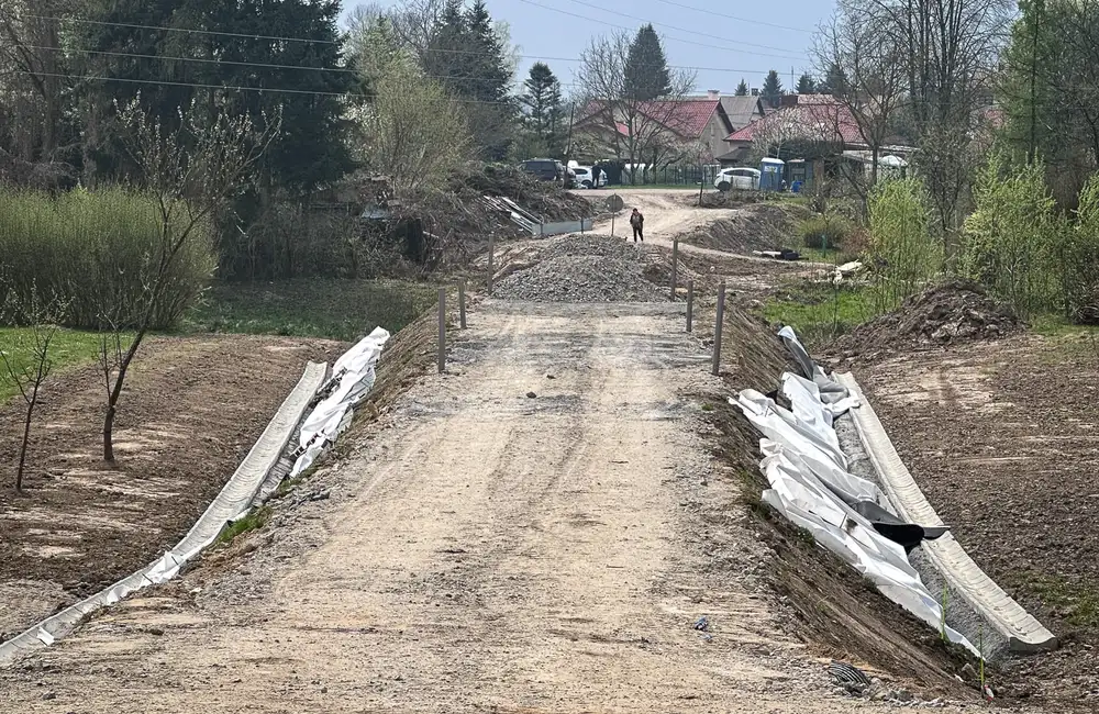 Budowa kładki na osiedlu Drabinianka / fot. RESinet.pl