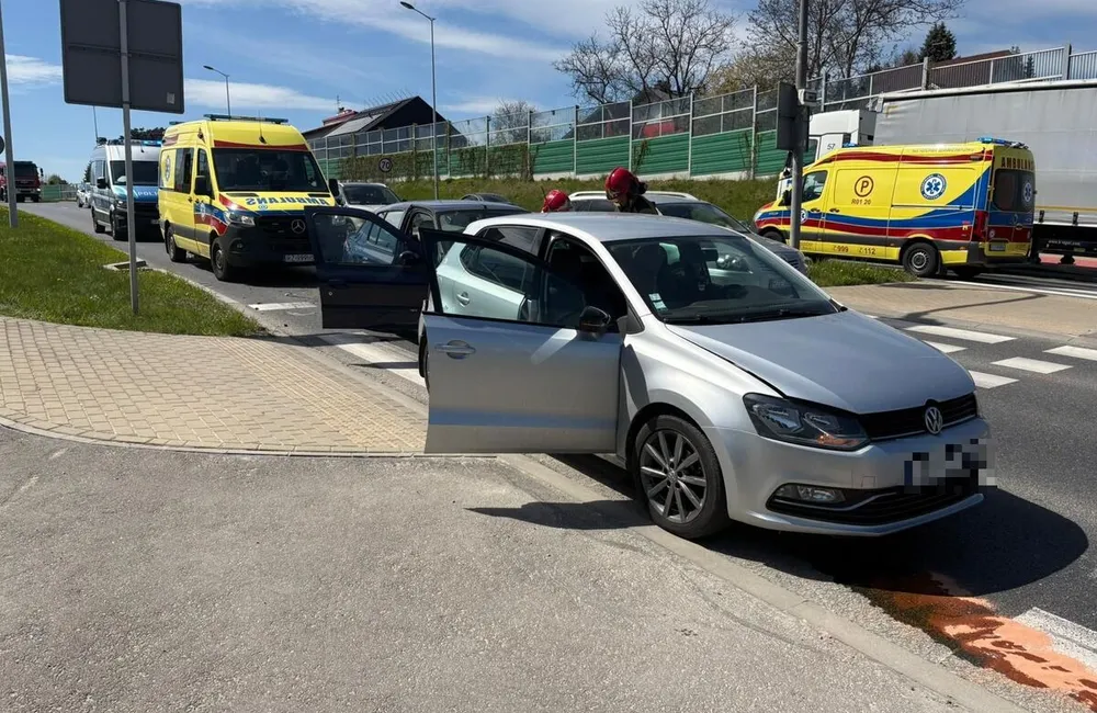 Popołudniowy wypadek na ul. Podkarpackiej w Rzeszowie. 1 osoba w szpitalu