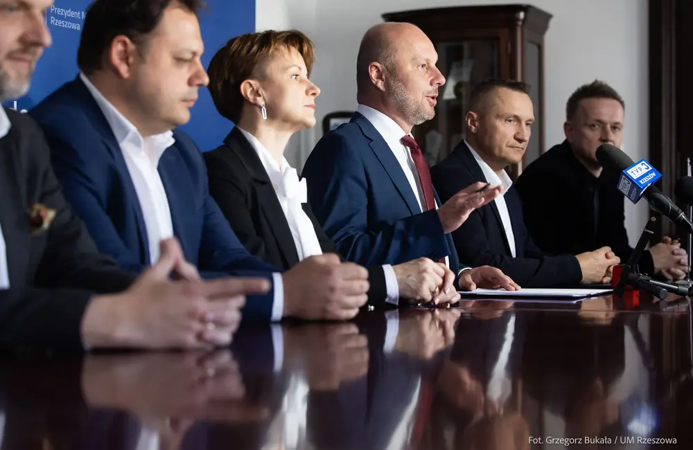 Podpisanie umowy na budowę budowy połączenia ulic Ropczyckiej i Tarnowskiej - fot. Grzegorz Bukała / Urząd Miasta Rzeszowa