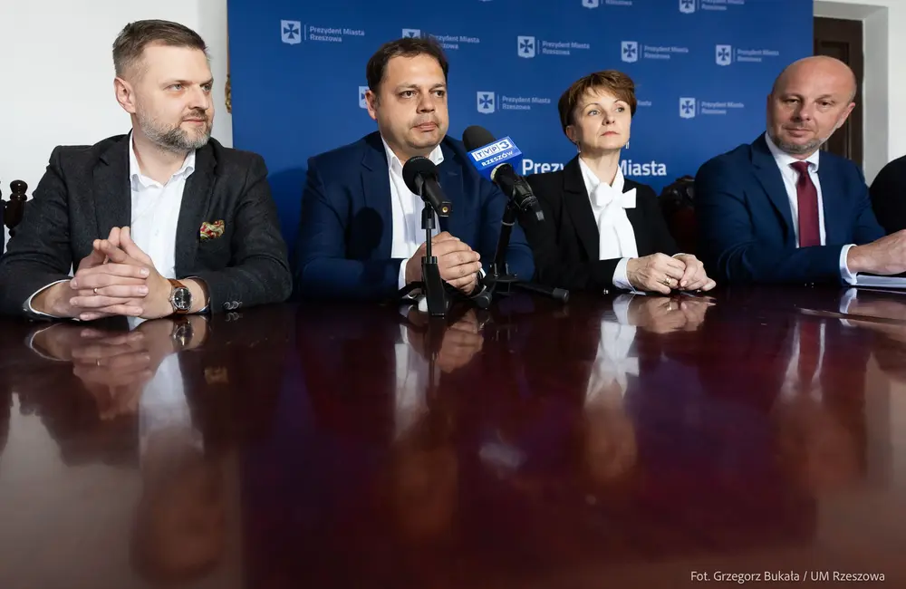 Podpisanie umowy na budowę budowy połączenia ulic Ropczyckiej i Tarnowskiej - fot. Grzegorz Bukała / Urząd Miasta Rzeszowa