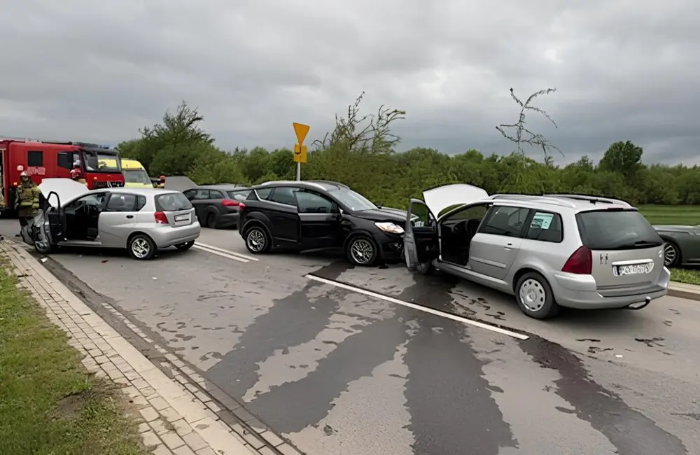 Poranne wypadki na ulicach Rzeszowa. Rozbite samochody i ranni 