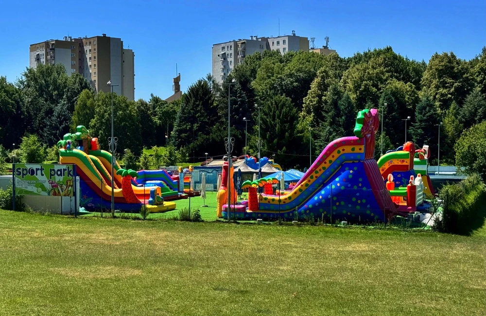 Dzień Dziecka na dmuchanym placu zabaw w Parku Sybiraków