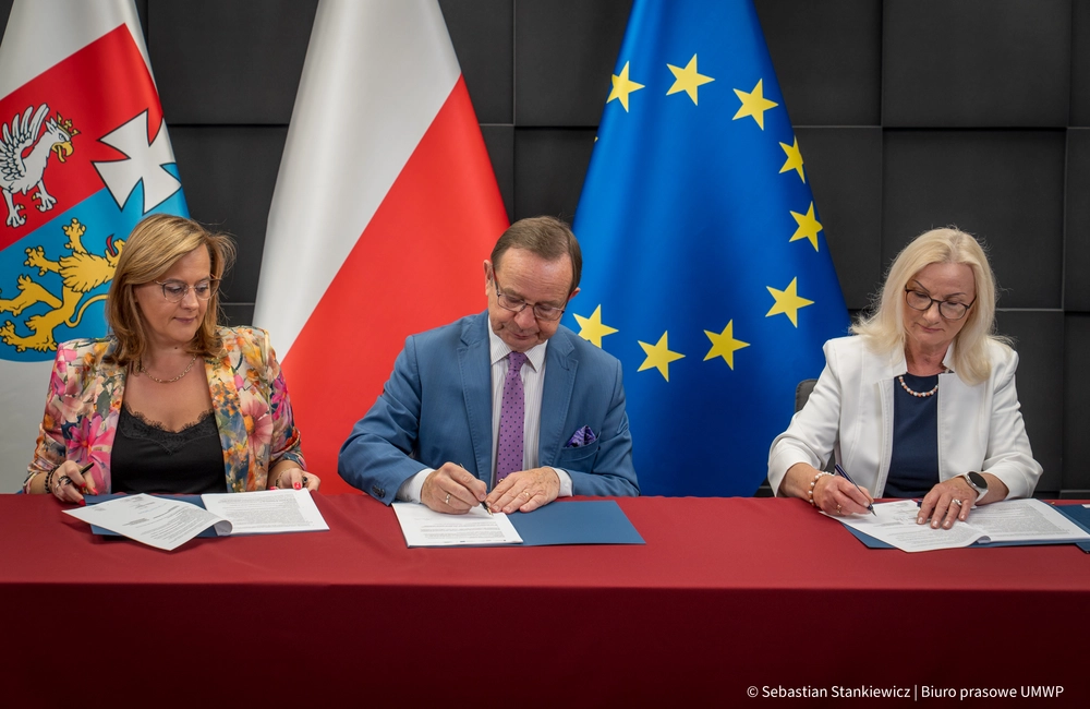 Podpisanie umowy na budowę Podkarpackiego Centrum Medycyny Dziecięcej, fot. Sebastian Stankiewicz / Biuro Prasowe UMWP