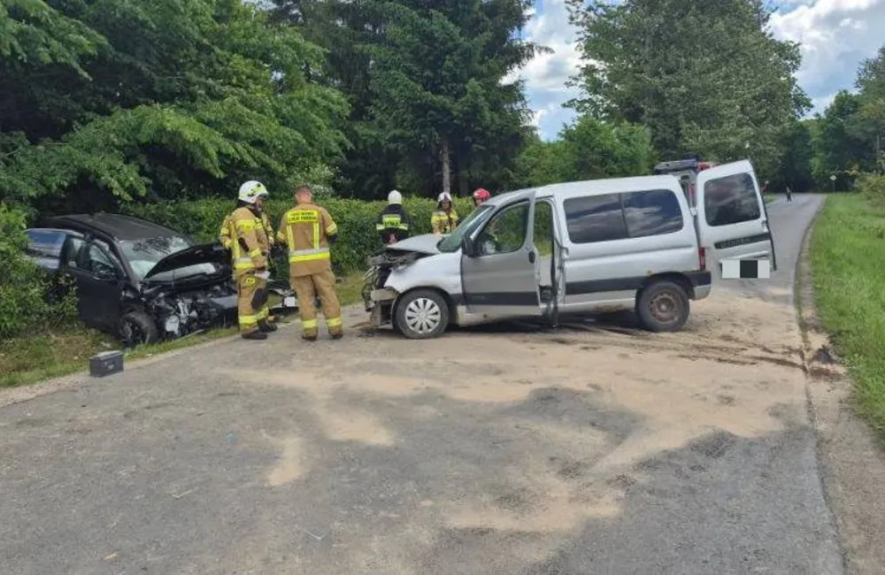 Wypadek w Błędowej Tyczyńskiej. Cztery osoby trafiły do szpitala