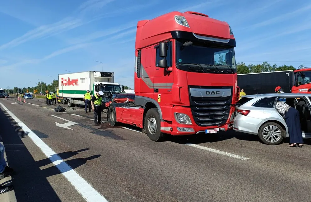 Zderzenie sześciu pojazdów na S19 w Jasionce - 24.06.2026 / fot. KMP w Rzeszowie