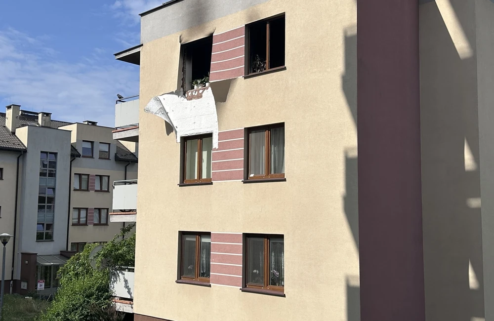 Pożar mieszkania w bloku na ul. Twardowskiego w Rzeszowie (3.07.2026) - fot. ViC / RESinet.pl