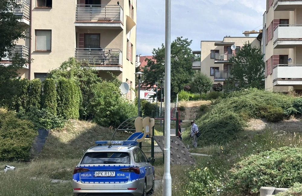 Pożar mieszkania w bloku na ul. Twardowskiego w Rzeszowie (3.07.2026) - fot. ViC / RESinet.pl
