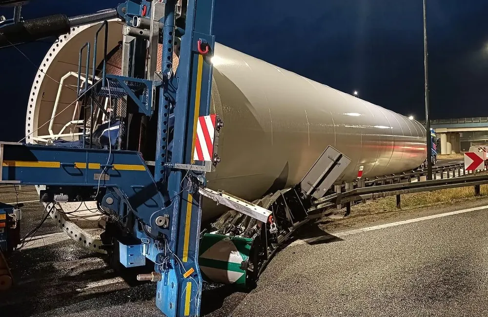 Zablokowany zjazd z autostrady A4 na węźle Rzeszów-Wschód / fot. KMP w Rzeszowie