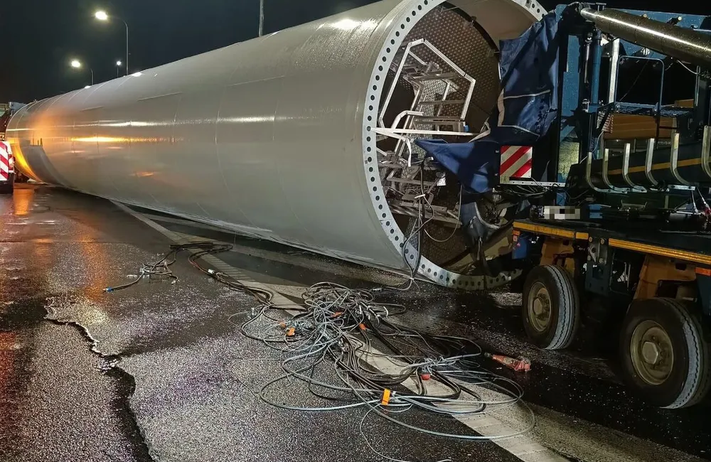 Zablokowany zjazd z autostrady A4 na węźle Rzeszów-Wschód / fot. KMP w Rzeszowie