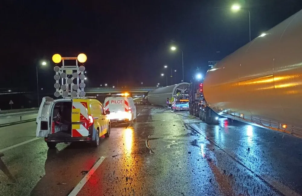 Zablokowany zjazd z autostrady A4 na węźle Rzeszów-Wschód / fot. KMP w Rzeszowie