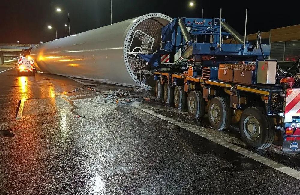 Zablokowany zjazd z autostrady A4 na węźle Rzeszów-Wschód / fot. KMP w Rzeszowie