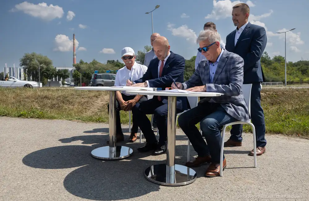 Podpisanie umowy na zaprojektowanie nowych rozwiązań drogowych w północnej części miasta, fot. Grzegorz Bukała / UM Rzeszowa