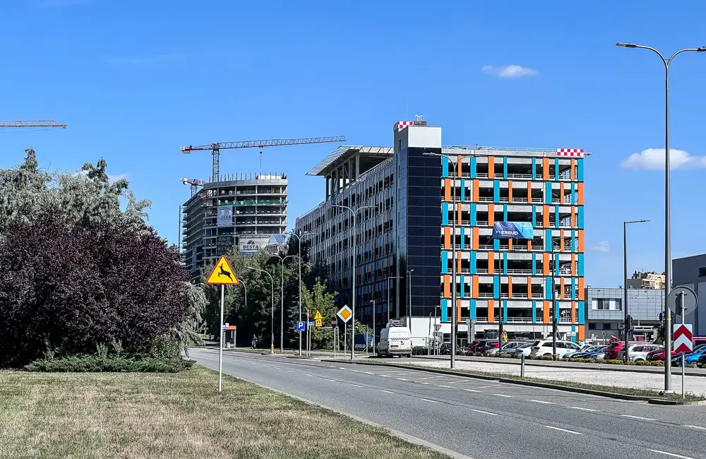 Otwarto parking i lądowisko przy KSW w Rzeszowie