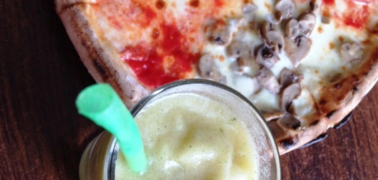  Na zdj. Pizza Quattro Stagioni oraz Smoothie Jabłko – mięta