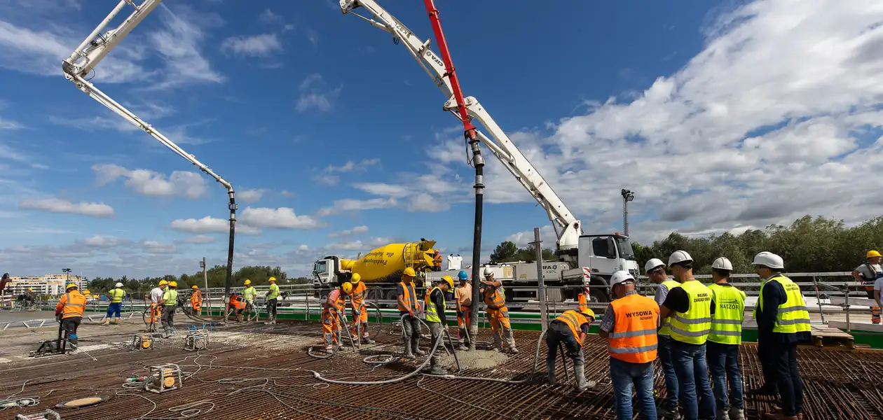 Betonowanie lewej nitki estakady na Wisłokostradzie / fot. Grzegorz Bukała / Urząd Miasta Rzeszowa