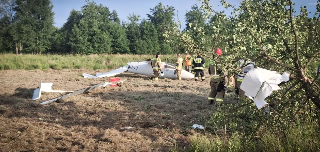 Wypadek szybowca w Musikowie / fot. KP PSP w Stalowej Woli