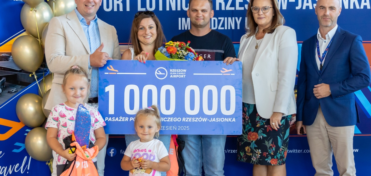 Milionowy pasażer na lotnisku w Jasince / fot. Materiały prasowe