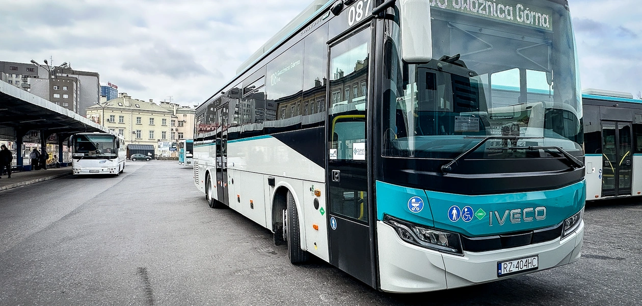 Na zdj. autobus Iveco Crossway Line 12 CNG na liniach MKS, fot. ViC / RESinet.pl