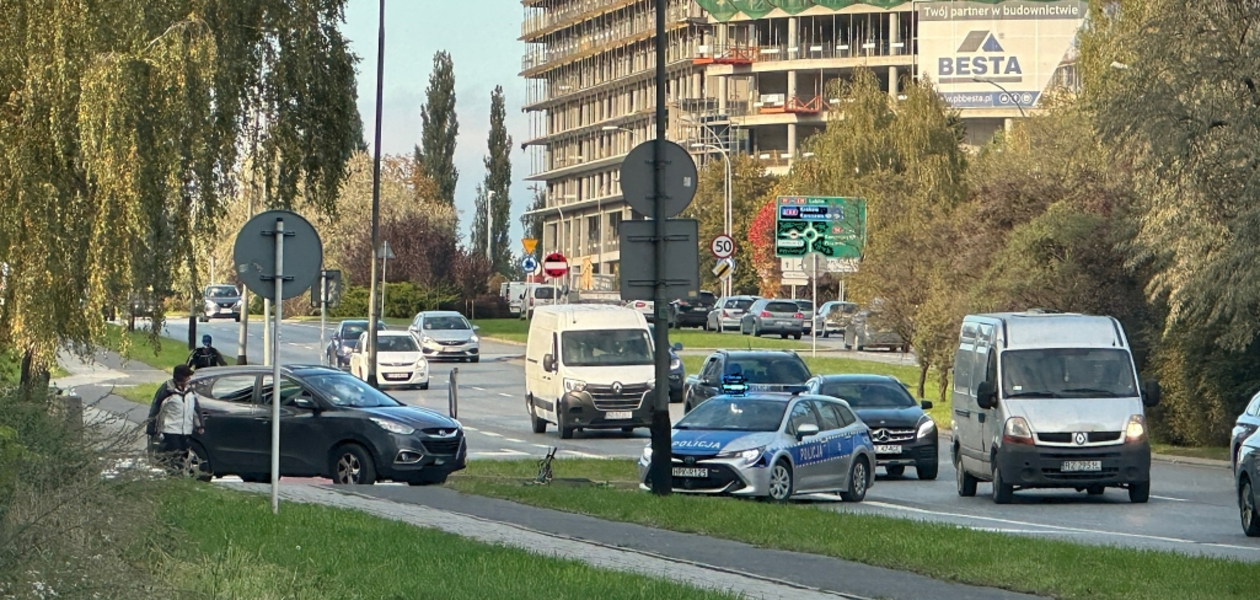 Wypadek na al. Armii Krajowej / fot. RESinet.pl