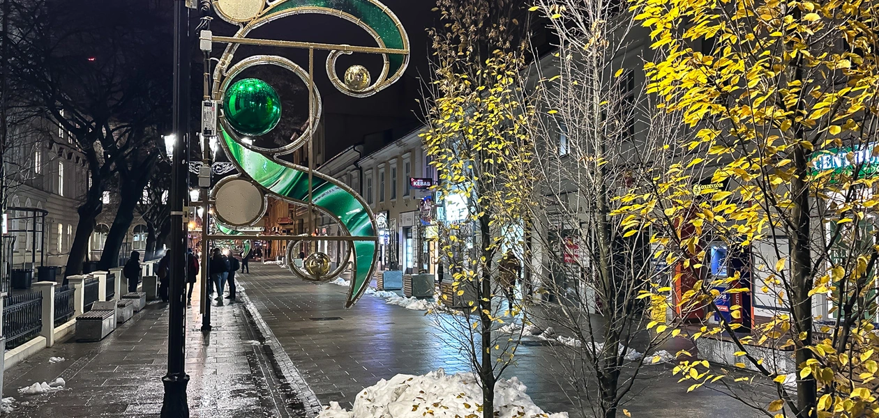 Montaż świątecznych iluminacji w centrum Rzeszowa - fot. ViC / RESinet.pl