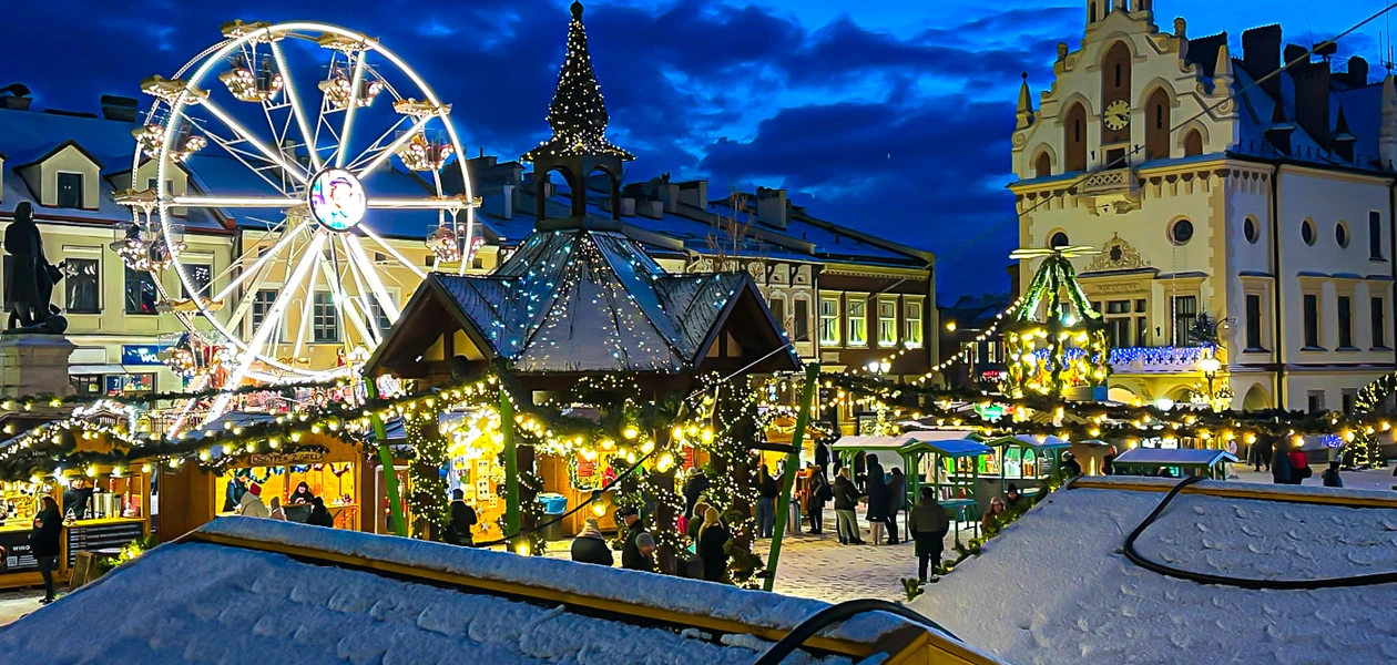 Świąteczne Miasteczko 2024 w Rzezowie - fot. ViC / Archiwum RESinet.pl