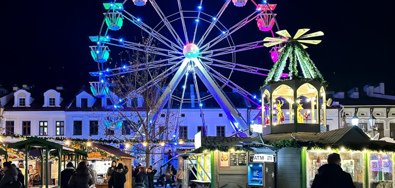 Świąteczne Miasteczko na rzeszowskim Rynku - fot. ViC / Archiwum RESinet.pl