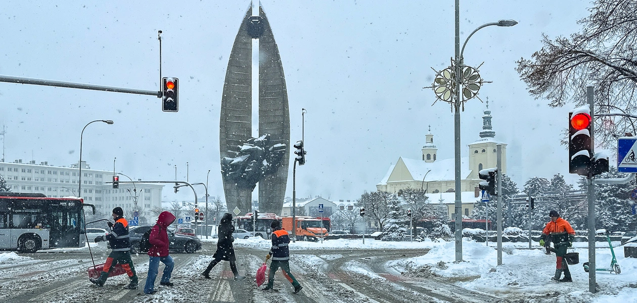 Intensywne opady śniegu w Rzeszowie / fot. RESinet.pl