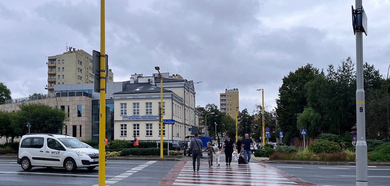 Przejście dla pieszych na al. Cieplińskiego / Archiwum RESinet.pl