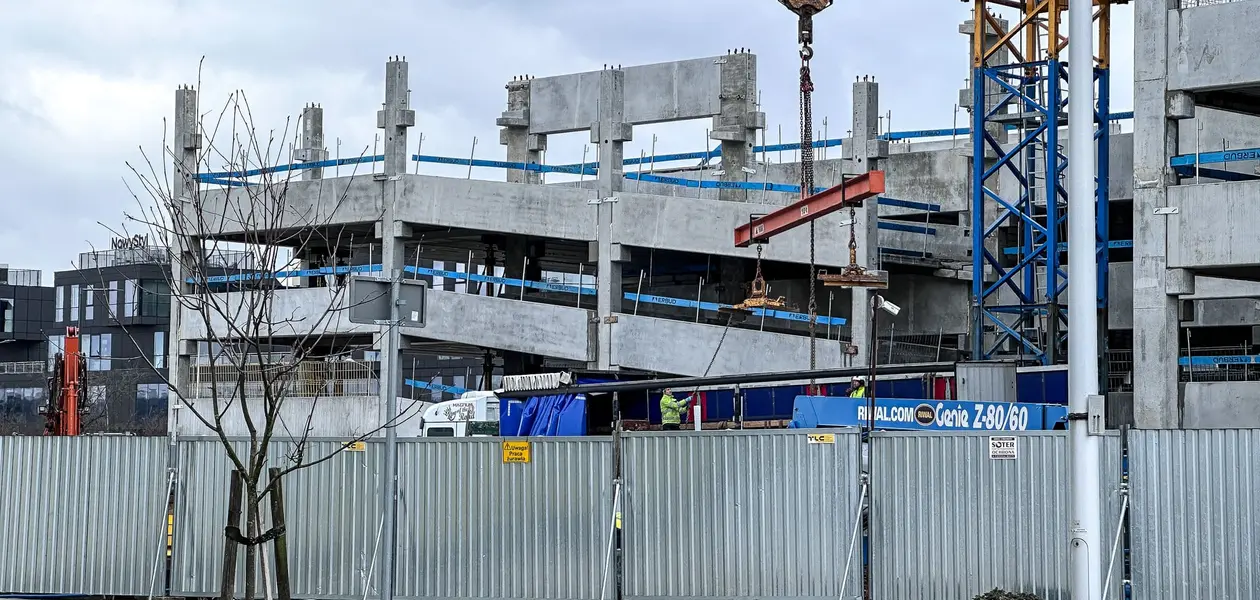 Budowa parkingu z lądowiskiem przy KSW nr 2 w Rzeszowie - fot. ViC / RESinet.pl