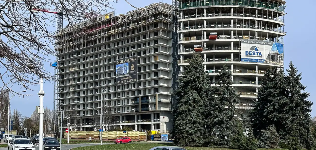 Budowa kompleksu Lwowska 33 przy rondzie Pobitno w Rzeszowie, fot. ViC / RESinet.pl