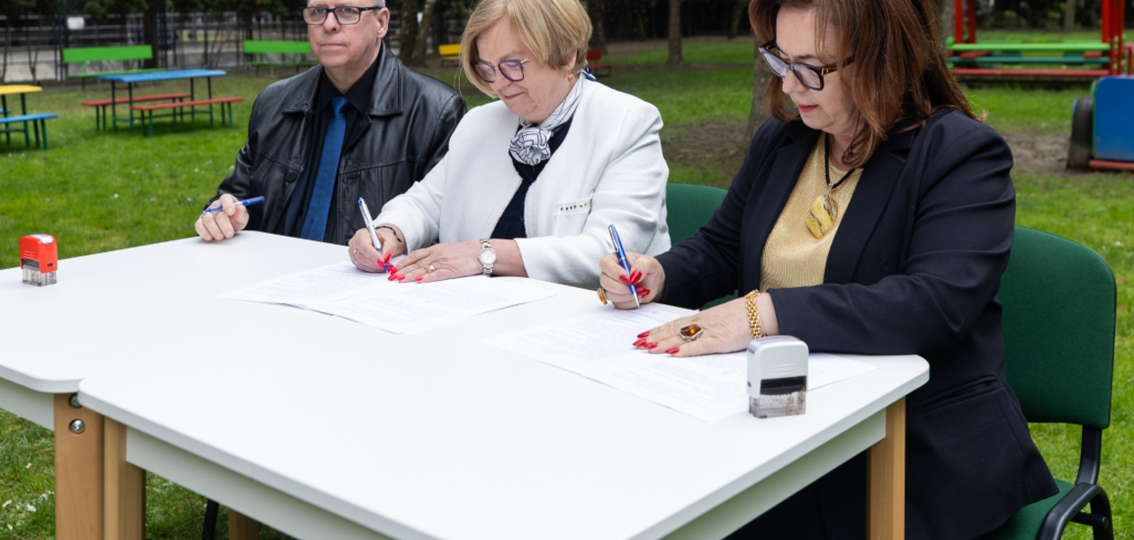 Podpisanie umowy na dofinansowanie budowy 10 placów zabaw przy rzeszowskich żłobkach, fot.Grzegorz Bukała / UM Rzeszowa
