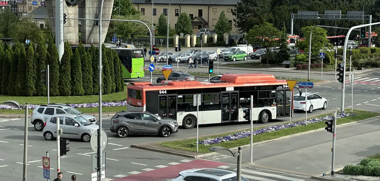Autobus komunikacji miejskiej / fot. Archiwum RESinet.pl