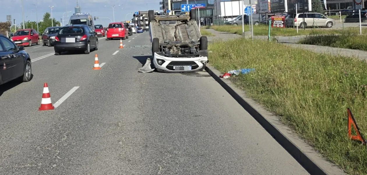 Dachowanie na ul. Niemierskiego / fot. KMP w Rzeszowie