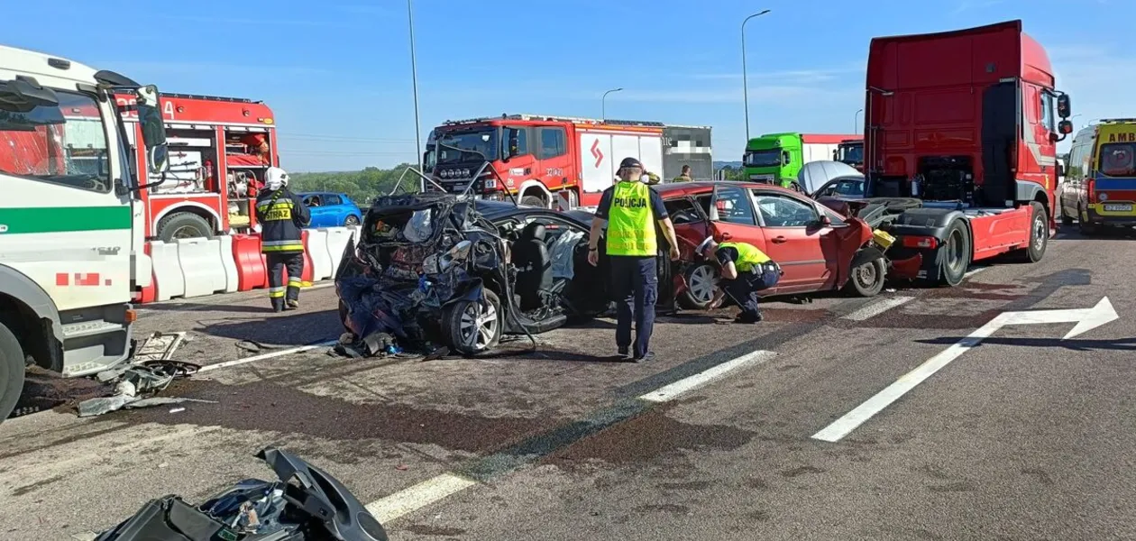 Zderzenie sześciu pojazdów na S19 w Jasionce - 24.06.2026 / fot. KMP w Rzeszowie