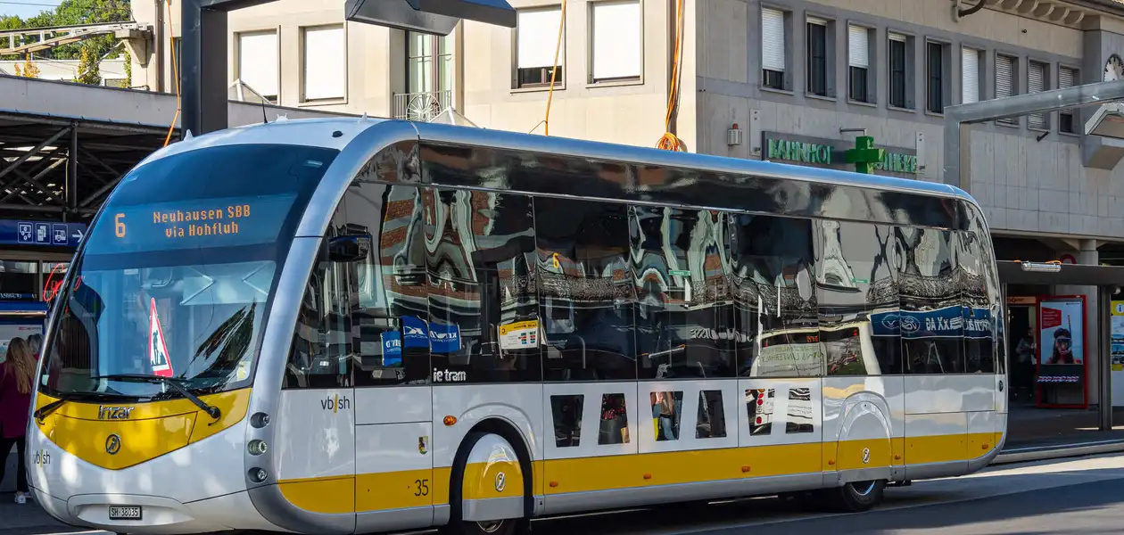 Autobus Irizar ieTram 12 / fot. Joachim Kohler via Wikimedia Commons, licencja CC BY-SA 4.0