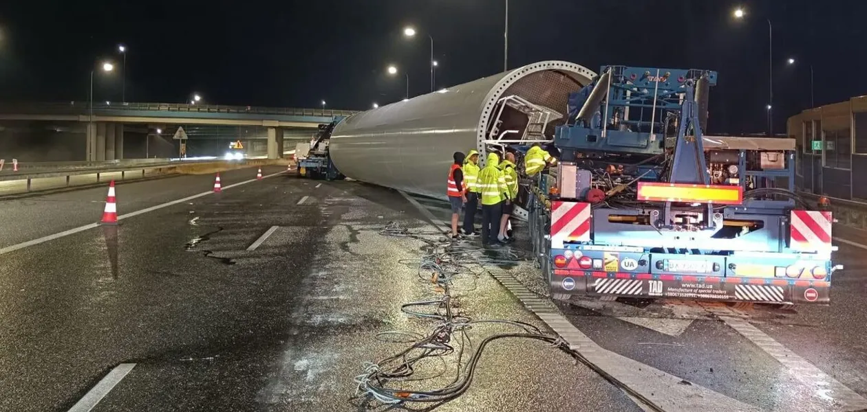 Zablokowany zjazd z autostrady A4 na węźle Rzeszów-Wschód / fot. KMP w Rzeszowie