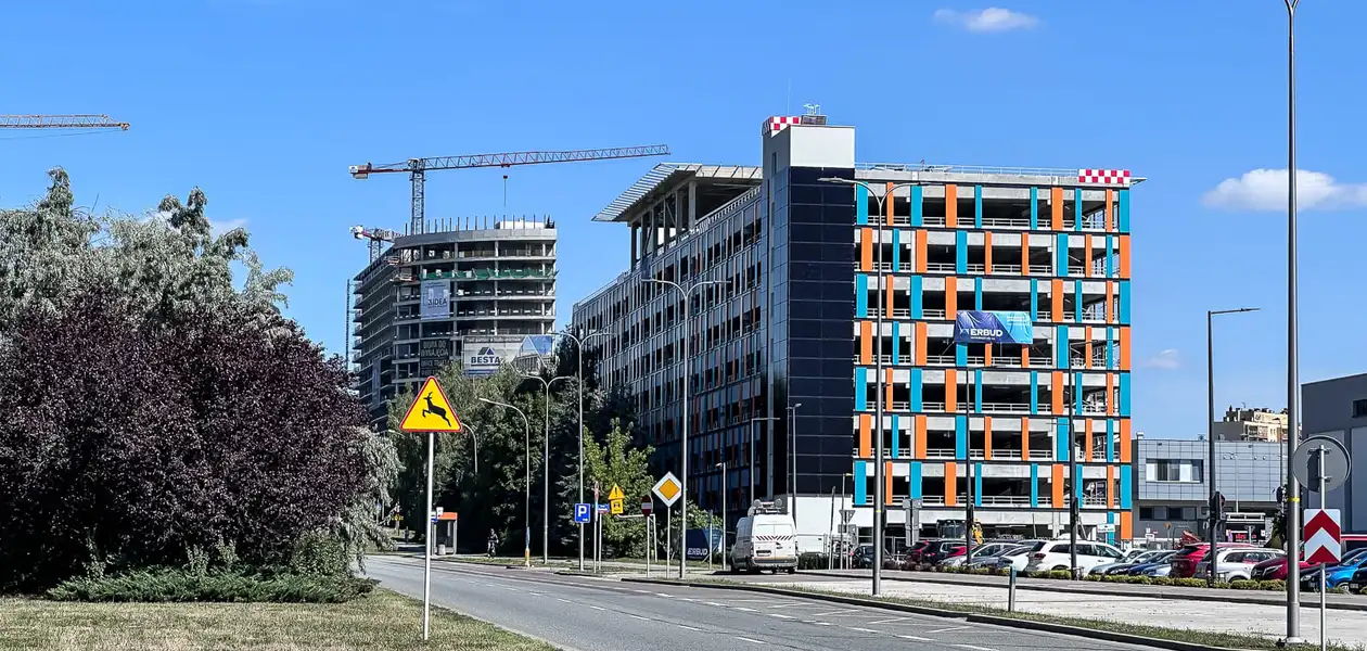 Zdjęcie z budowy lądowiska i parkkngu przy KSW w Rzeszowie - lipiec 2026 / fot. RESinet.pl