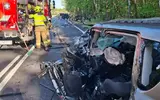 Czołowe zderzenie osobówki z busem w Widełce. Utrudnienia trwały kilka godzin Wypadek w Widełce / fot. KPP w Kolbuszowej 