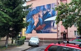 Nowy mural ozdobił ścianę budynku w centrum Rzeszowa [ZDJĘCIA] fot. ViC / RESinet.pl 