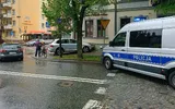 Uderzył Porsche w ścianę budynku przy ul. Dąbrowskiego. Miał ponad 3 promile i zakaz prowadzenia Nietrzeźwy kierujący Porsche wjechał w ścianę budynku - 12.05.2026 / fot. KMP w Rzeszowie 