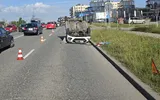 Dachowanie na ul. Niemierskiego w Rzeszowie. 1 osoba w szpitalu Dachowanie na ul. Niemierskiego / fot. KMP w Rzeszowie 