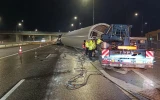 Utrudnienia na autostradzie A4 pod Rzeszowem. Z ciężarówki wypadł duży ładunek Zablokowany zjazd z autostrady A4 na węźle Rzeszów-Wschód / fot. KMP w Rzeszowie 