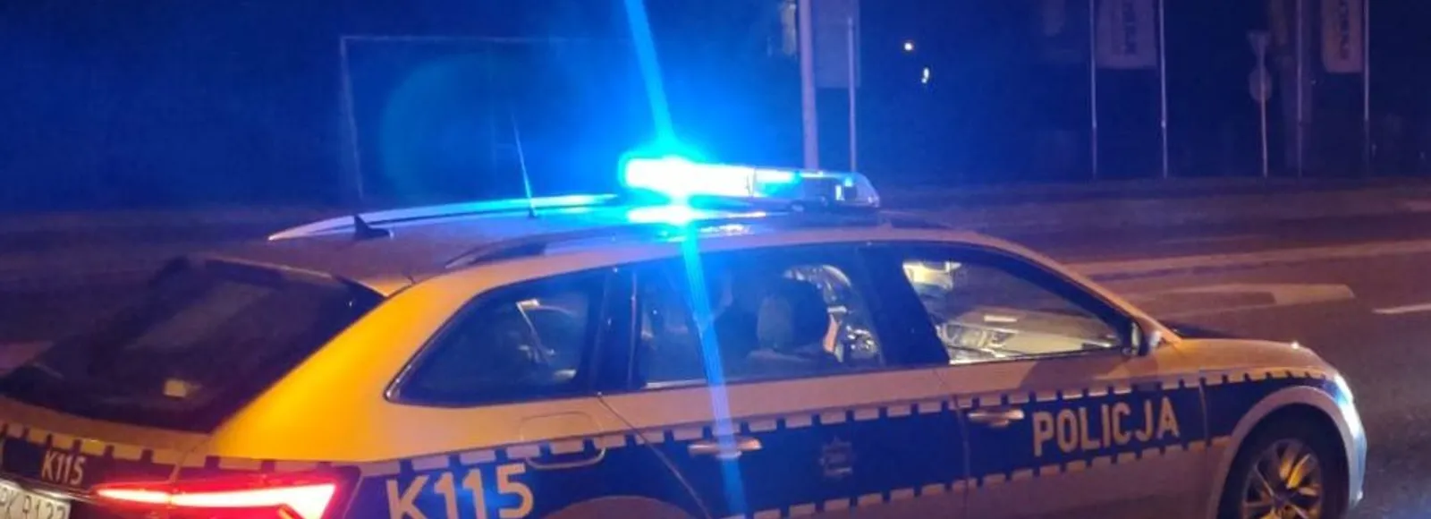 Śmiertelny wypadek na ul. Langiewicza w Rzeszowie. Auto wjechało w drzewo, kierowca był pijany fot. KMP w Rzeszowie 