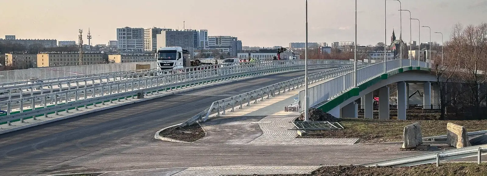 W styczniu pojedziemy Wisłokostradą? Budowa jest już na finiszu [ZDJĘCIA, FILM] Ostatnie prace na budowie Wisłokostrady - fot. ViC / RESinet.pl 
