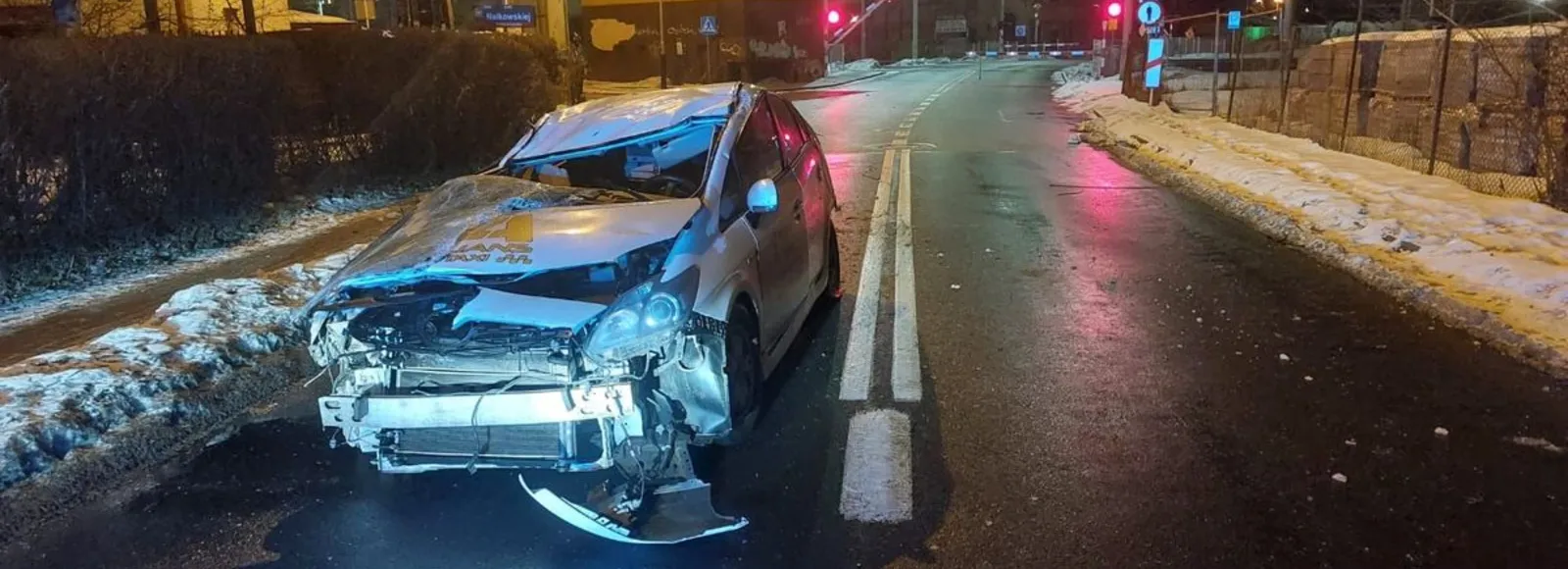 Przejechał przez opadające rogatki, uderzył w budynek i uciekł. Był pijany Kolizja na ul. Reymonta / fot. KMP w Rzeszowie 